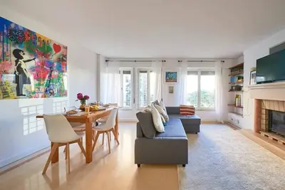 Image de Modern apartment with pool and garage
