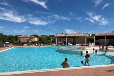 Image de Bastidon Climatisé au calme dans résidence avec piscine
