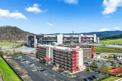 Image de Luxury Condo Steps Away From Bms - 2br/2ba + Patio