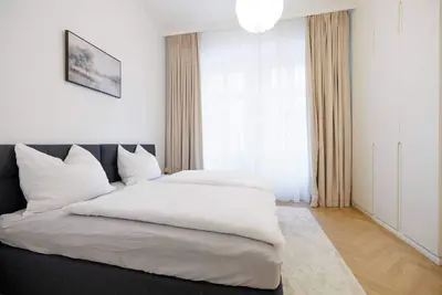 Image de Stylish 1-Bedroom 2-Bath by Canal Minutes from Historic Centre
