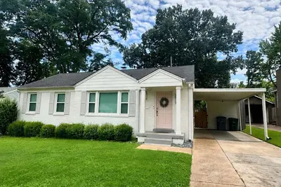 Image de Pet friendly High Point Terrace Gem-Backyard Oasis