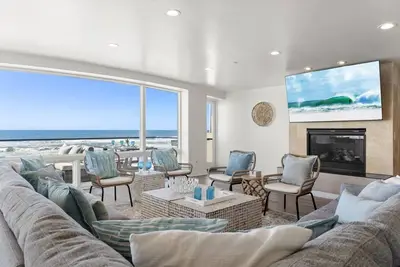 Image de Oceanfront Rental, Walk to Restaurants and Pier, 5 Br, Great for Families