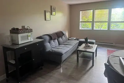 Image de Cozy guest suite, located centrally.