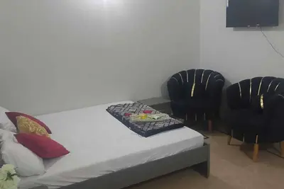 Image de 2-bedroom building in beautiful Karachi with cool Ac
