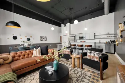 Image de Downtown Luxury Stay | Patio + Mountain Views