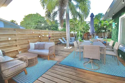 Image de Lounging Lizard - Downtown Stuart and backyard Sauna