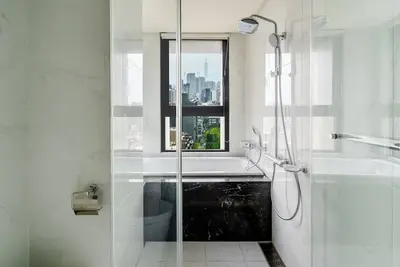 Image de 台北中心｜全新景觀豪邸｜高樓層・101城市景觀｜24小時管家保全服務｜全景落地窗與陽台採光