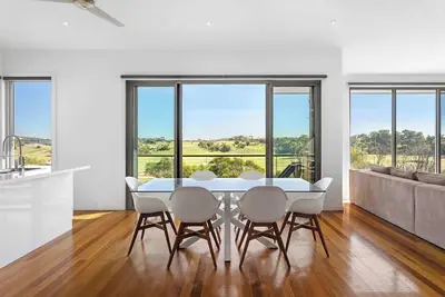 Image de Golf Course Retreat - 5 Min to Hot Springs & Beach