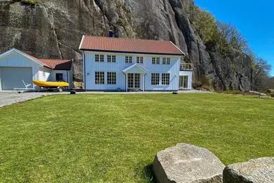 Image de Stunning home in Lyngdal with WiFi