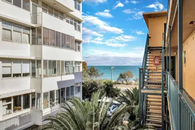 Image de Beachfront Marine Parade - Rooftop Bbq - Luna Park