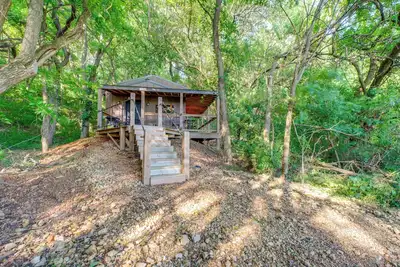 Image de Ozark 'Blue Jean Cabin' w/ Trails & Fishing Pond
