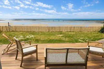 Image de Villa « Front de mer - 8 personnes » avec vue sur la mer, terrasse