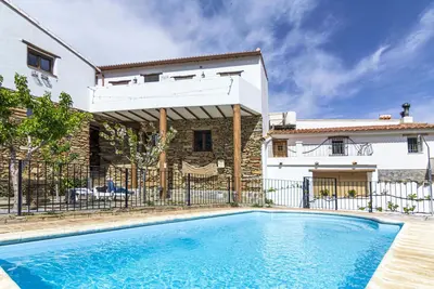 Image de Beautiful home in Laroya with outdoor swimming pool