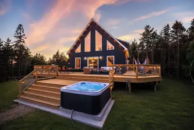 Image de New - Acadia Retreat - Hot Tub, Deck, Games - Sleeps 14