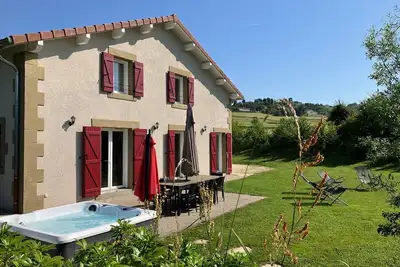 Image de Grande Maison 9 lits sauna spa jacuzzi, idéal famille ou amis, Evjf