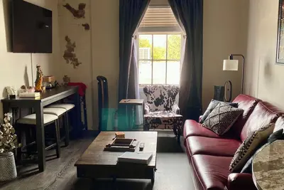 Image de Downtown 2 bedroom apartment. 20 minute walk to Sanford Stadium