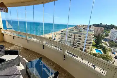 Image de Exclusive Oceanfront Apartment in Fuengirola, Recently Renovated