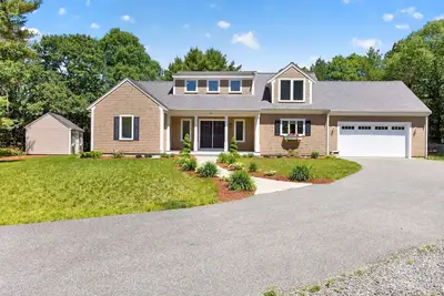 Image de Contemporary 3br House: New Furniture, Ac, Hot Tub, 2Gbps Wi-Fi & Pet-Friendly