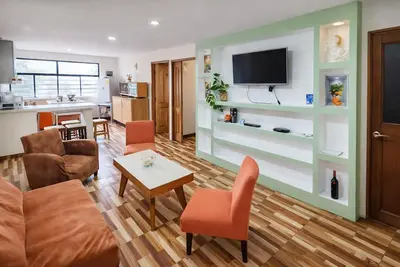 Image de Apartment located in Quito's historic center with a view of the city; sleeps 4
