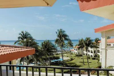 Image de Location, Location! Beachfront and private Rooftop in Playacar Phase 1