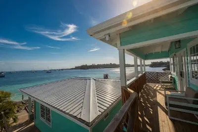 Image de Two Tropical Bungalows (#2 & #3)