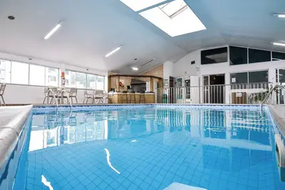 Image de 3 Quiet Rooms Featuring Indoor Pool, Free Breakfast | City Retreats