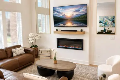 Image de New Designer 4br • Sleeps 8 • Near UofA & Trails