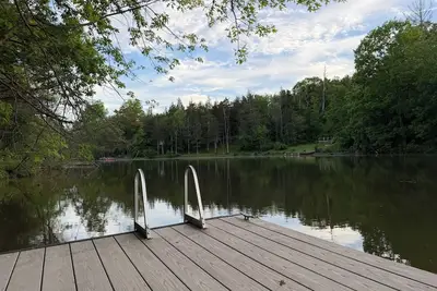 Image de Lakeside family compound and artist's retreat