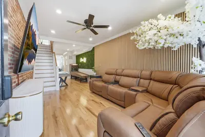Image de Federal Hill Luxury Stadium View House w/ Rooftop, Entertainment & Amenities!