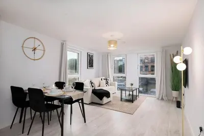 Image de Luxury 2 Bed Apt at Victoria Riverside | Parking