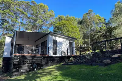 Image de Shambarla - Doonan Guest House. Nestled in the Noosa Hinterland