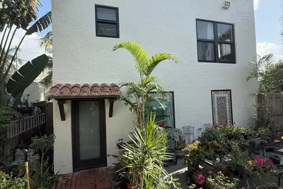 Image de Quaint 2-bedroom cottage in the Historic Northwood District of West Palm Beach