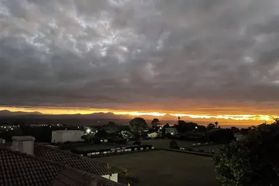 Image de Charmant appartement de 2 chambres avec vue sur l'océan et la montagne