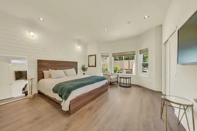 Image de Uc Davis Luxury 3br Apartment King Bed Elevator Covered Parking
