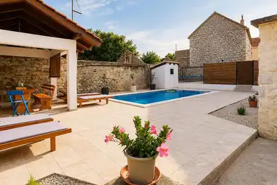 Image de Amazing home in Podgradina