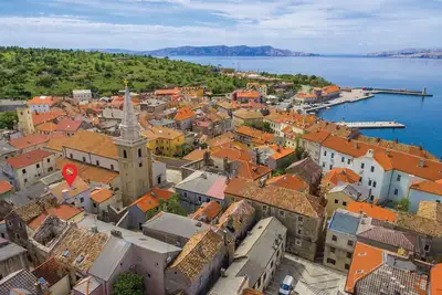 Image de 4 bedroom cozy home in Senj