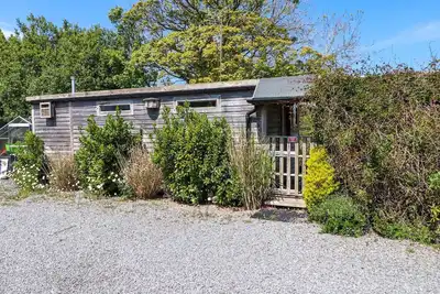 Image de The Cabin, pet friendly, with hot tub in Amlwch