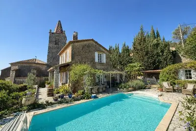 Image de Maison de vacances « L’écrin Provençal » avec piscine privée, terrasse et Wi-Fi