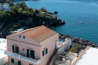 Image de Villa Wanda sur le port d’Ischia