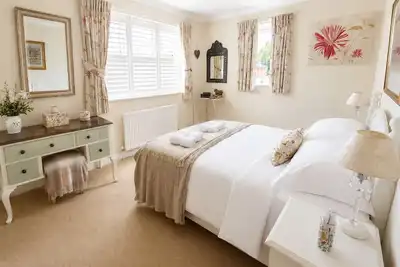Image de Charming 2br Cottage in the Heart of Lyndhurst | Parking & Garden