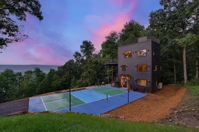 Image de Tower Treehouse | Rooftop Hot Tub • Sky Bridge • Wellness Retreat