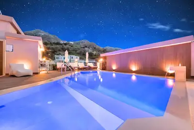 Image de Petroktisto Luxury Villa Heated Pool & Jaccuzzi