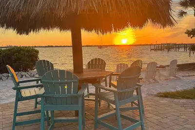 Image de Stunning Lemon Bay Water & Sunset Facing Home! Water view from every window!