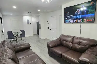 Image de 2-bedroom house in fantastic Hudson with cool Ac breeze