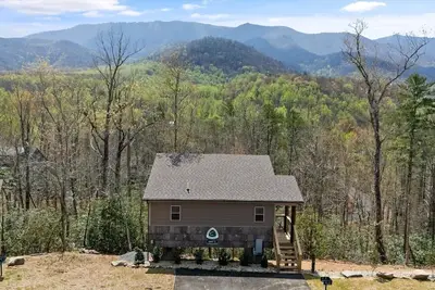 Image de Gatlinburg 24 min | HotTub +King Bed #2