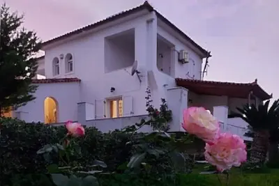 Image de Aethera Maisonette Family-Friendly Maisonette with Large Garden & Bbq in Kokoni
