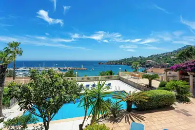 Image de Villa surplombant le port de La Figueirette