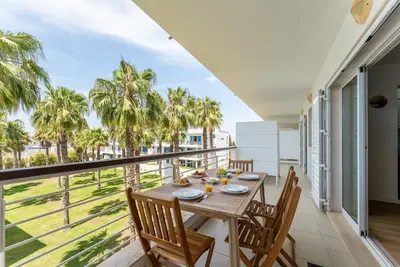 Image de Marina Breeze: By the Marina, City Center & Beach