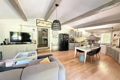 Image de Charmante maison mitoyenne 2 chambres avec jardin à 15 min d’Avignon.