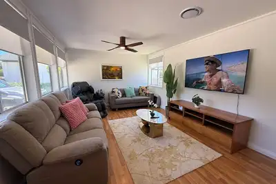 Image de Duffy Family House: 3br, 4b, Pet- Friendly Big Yard Entire home in Duffy Act